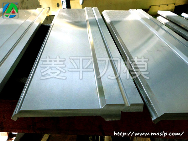非標(biāo)折彎?rùn)C(jī)上模具.jpg